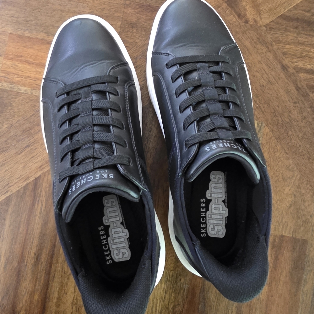 Size 10 men Skechers slip on. - Picture 6 of 6